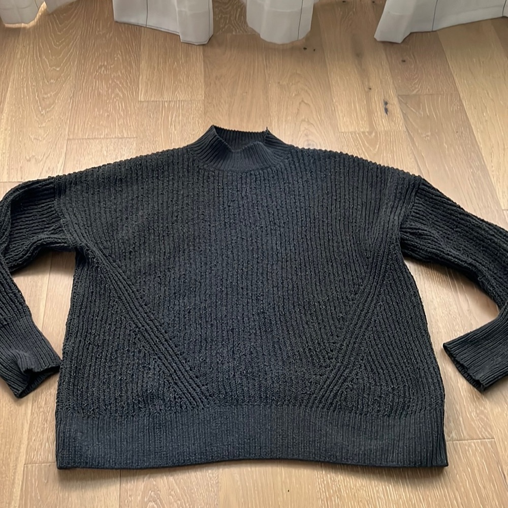EUC - Abercrombie and Fitch sweater size s